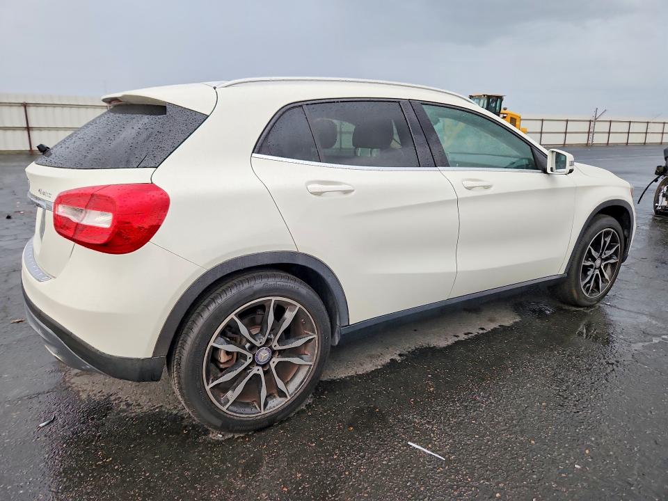 48196086 :رقم المزاد ، WDCTG4GB6FJ079713 vin ، 2015 Mercedes-benz Gla مزاد بيع