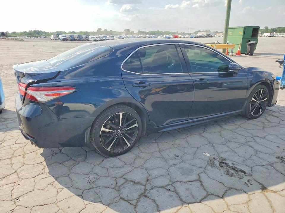 50712726 :رقم المزاد ، 4T1B61HK1JU652747 vin ، 2018 Toyota Camry مزاد بيع
