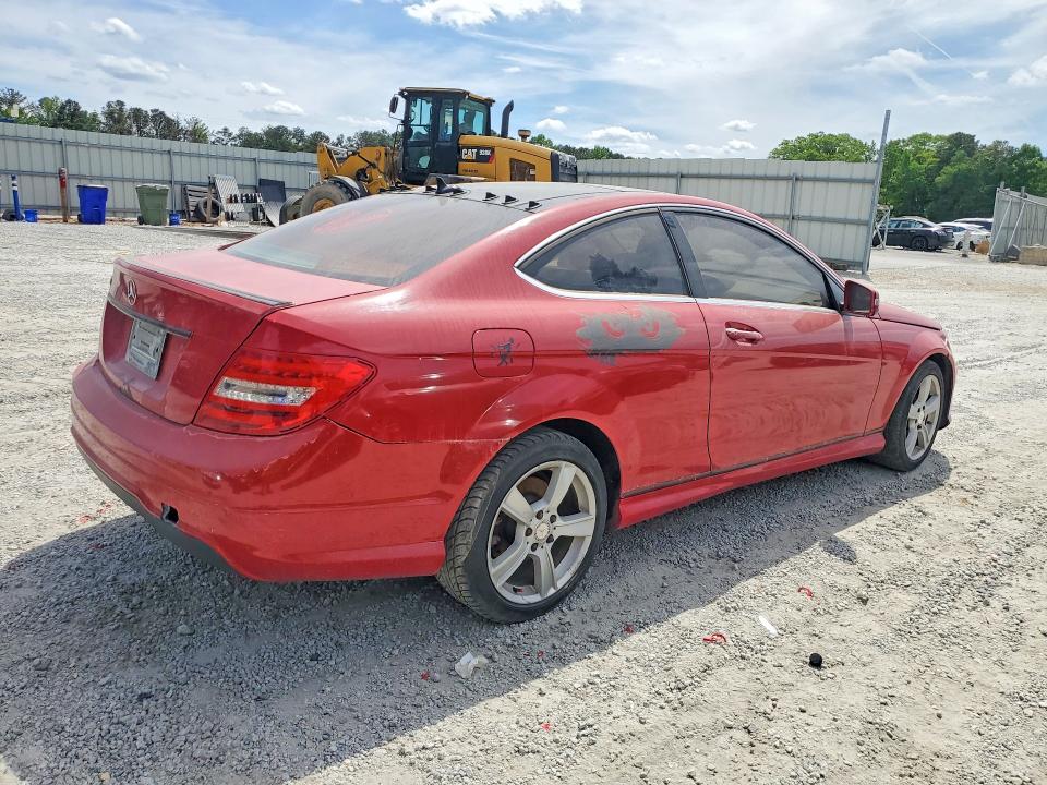 49711006 :رقم المزاد ، WDDGJ4HB5FG384338 vin ، 2015 Mercedes-benz C مزاد بيع