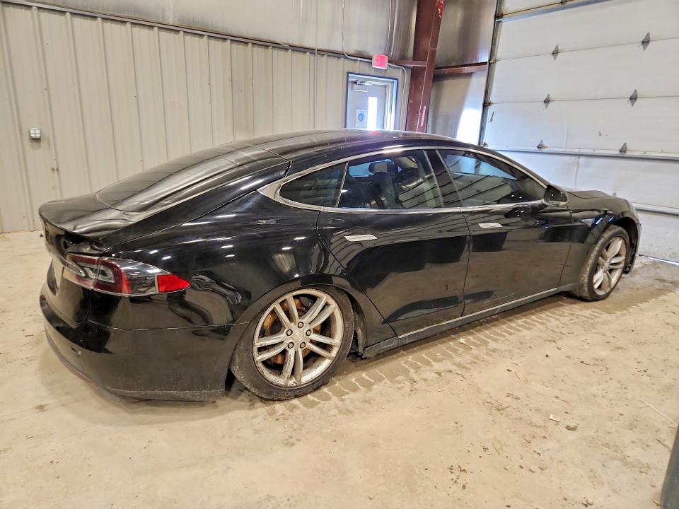 45995746 :رقم المزاد ، 5YJSA1AC3DFP11171 vin ، 2013 Tesla Model S مزاد بيع