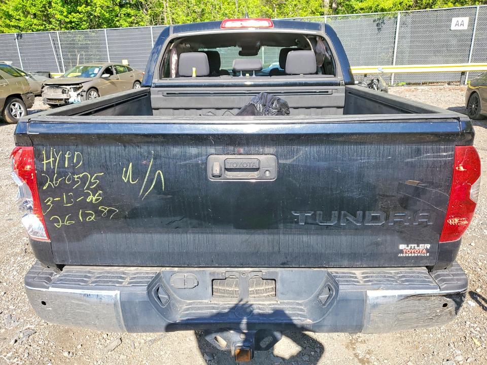50556806 :رقم المزاد ، 5TFEY5F11LX261287 vin ، 2020 Toyota Tundra مزاد بيع