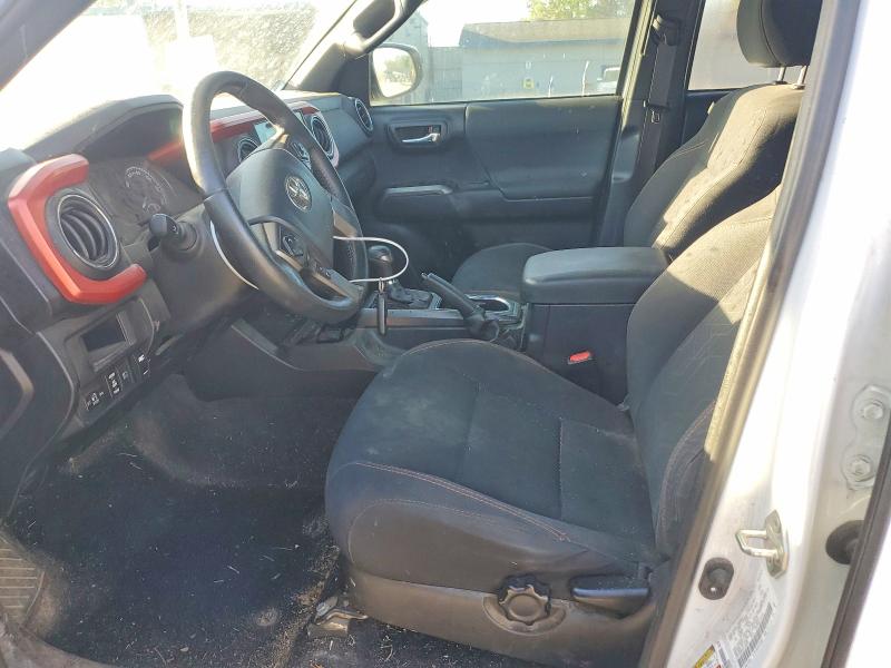 49183176 :رقم المزاد ، 5TFCZ5AN4JX152804 vin ، 2018 Toyota Tacoma Double Cab/sr مزاد بيع