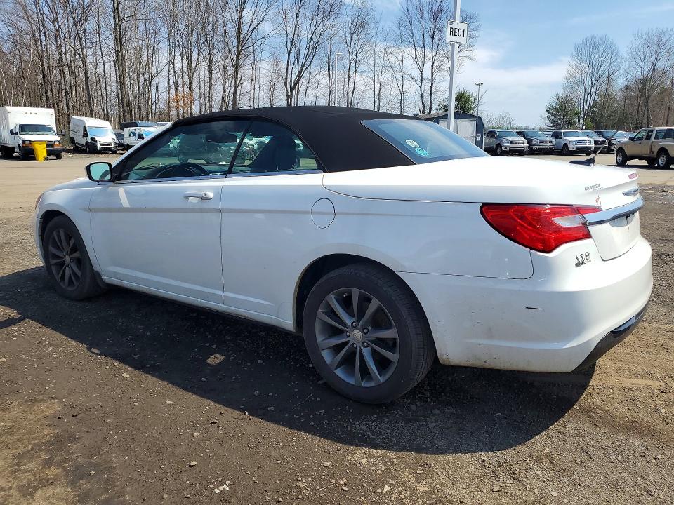 49939336 :رقم المزاد ، 1C3BC8EG8BN611327 vin ، 2011 Chrysler 200 مزاد بيع