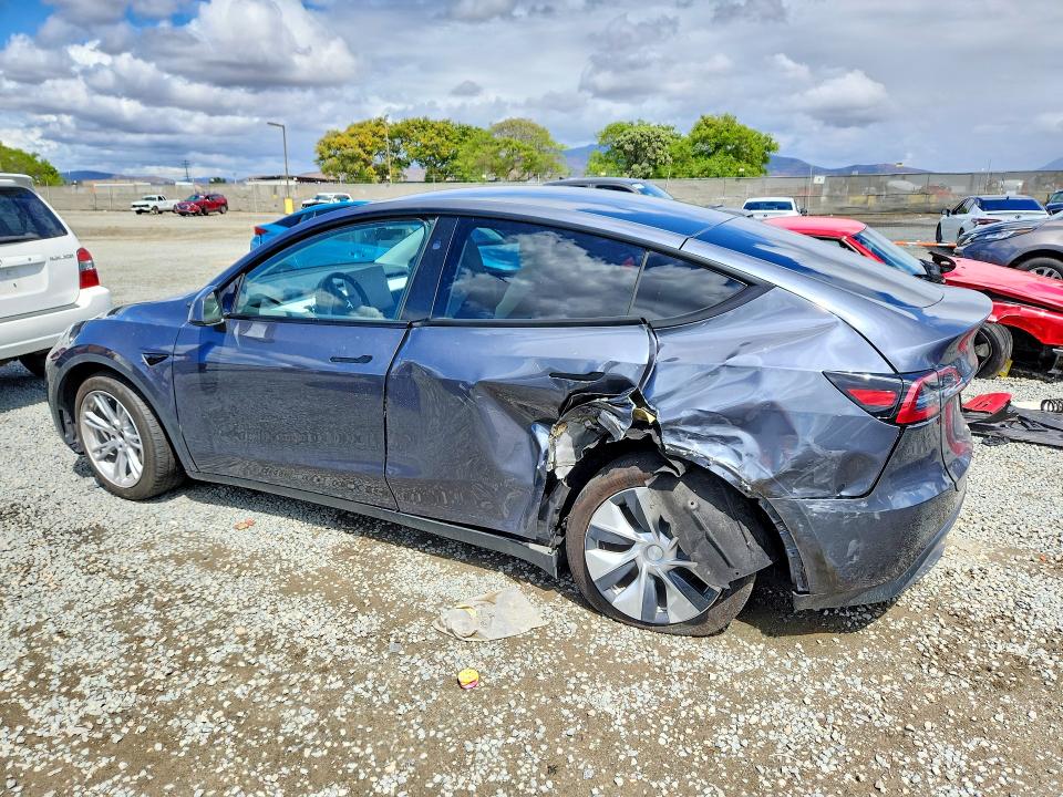 49584276 :رقم المزاد ، 7SAYGAEE1PF885901 vin ، 2023 Tesla Model Y مزاد بيع