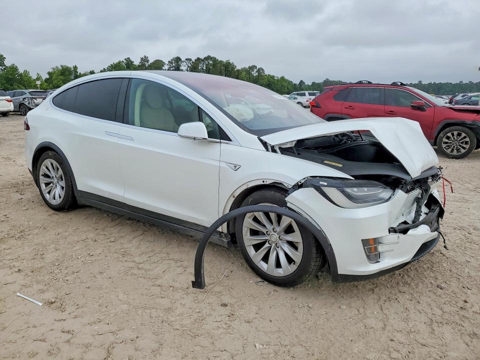 51681486 :رقم المزاد ، 5YJXCBE26GF016548 vin ، 2016 Tesla Model X مزاد بيع