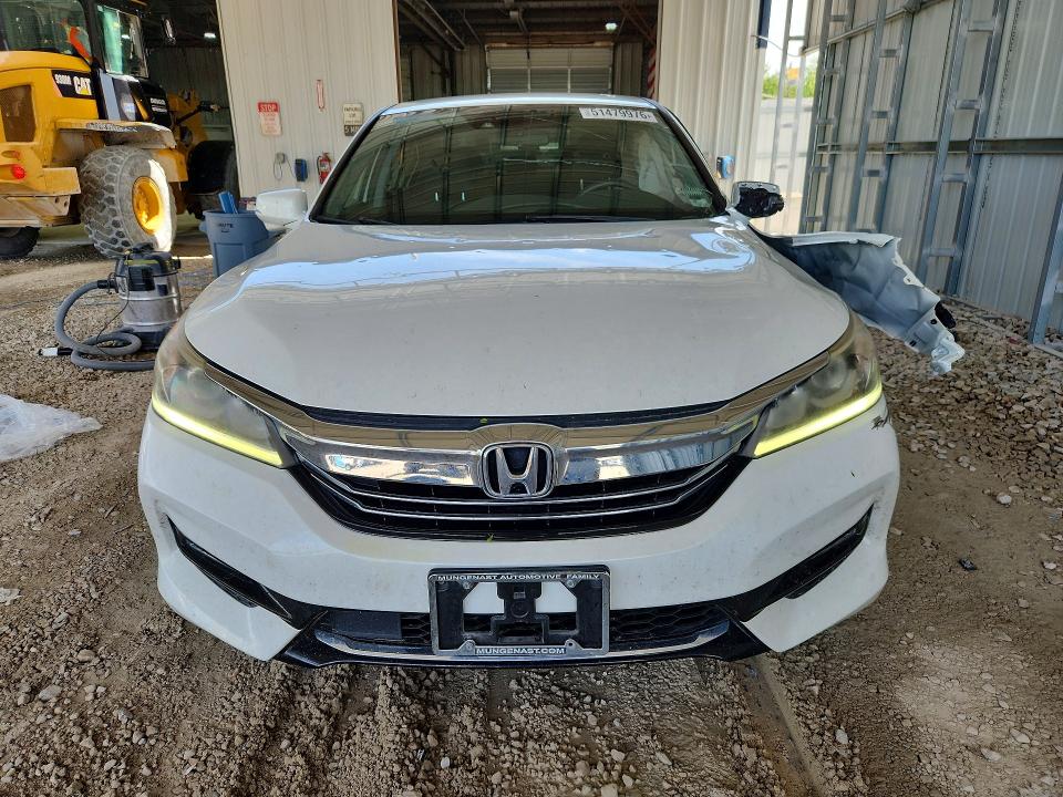 Продажа на аукционе авто 2017 Honda Accord, vin: JHMCR6F38HC014700, номер лота: 51479976