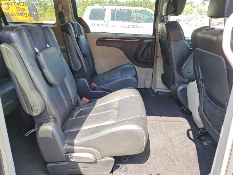 50819916 :رقم المزاد ، 2C4RC1GG3FR596405 vin ، 2015 Chrysler Town & Country مزاد بيع