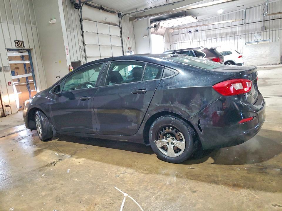 50892186 :رقم المزاد ، 1G1BC5SM8H7233780 vin ، 2017 Chevrolet Cruze مزاد بيع