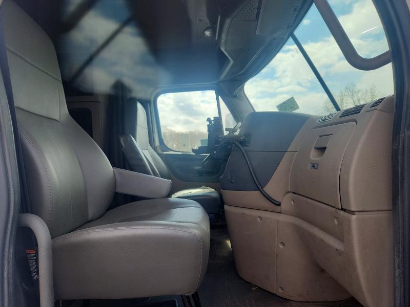 Продаж на аукціоні авто 2015 Freightliner Cascadia 125, vin: 1FUJGLD65FLGJ1340, номер лоту: 49317426