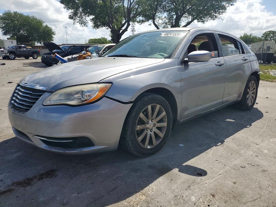 48241526 :رقم المزاد ، 1C3CCBBB7DN765850 vin ، 2013 Chrysler 200 مزاد بيع