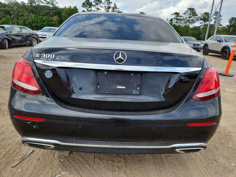 51110186 :رقم المزاد ، WDDZF4JB6HA103299 vin ، 2017 Mercedes-benz E مزاد بيع