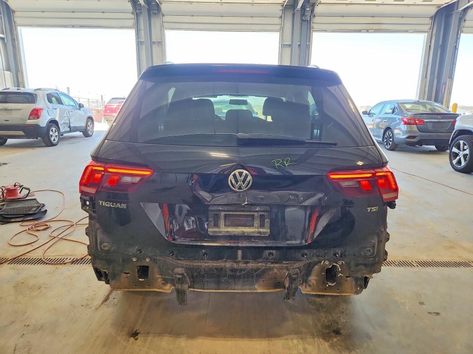 50071086 :رقم المزاد ، 3VV1B7AX3JM019824 vin ، 2018 Volkswagen Tiguan مزاد بيع