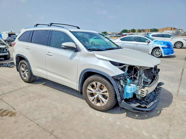 51330696 :رقم المزاد ، 5TDKKRFH9FS068016 vin ، 2015 Toyota Highlander مزاد بيع