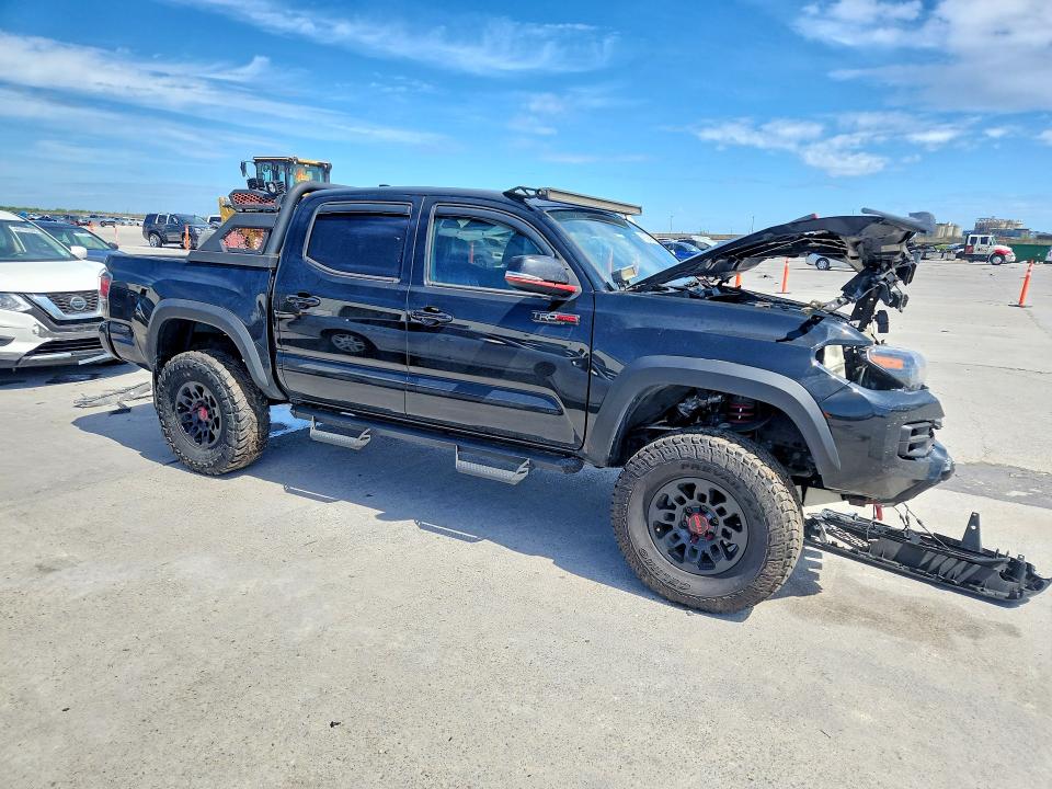 49298486 :رقم المزاد ، 5TFCZ5AN7JX153817 vin ، 2018 Toyota Tacoma مزاد بيع
