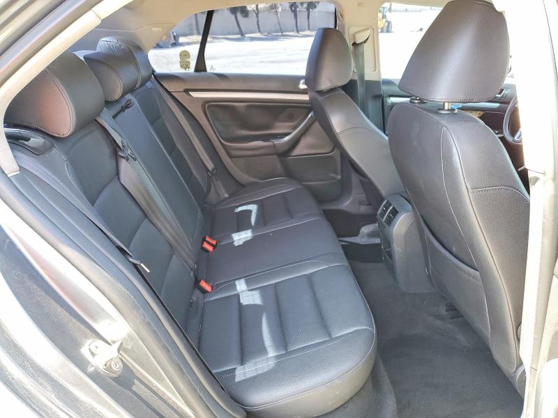 2010 Volkswagen Jetta მანქანა იყიდება აუქციონზე, vin: 3VWAZ7AJ2AM131193, აუქციონის ნომერი: 51571566