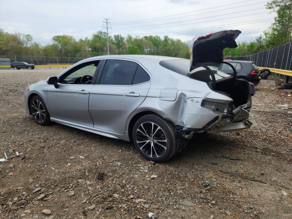 49766416 :رقم المزاد ، 4T1B11HK6JU129187 vin ، 2018 Toyota Camry مزاد بيع