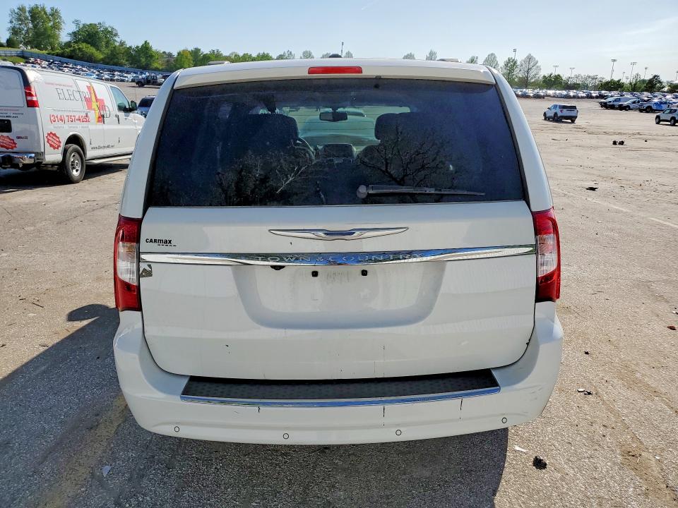 50496946 :رقم المزاد ، 2C4RC1CG4FR674924 vin ، 2015 Chrysler Town&count مزاد بيع