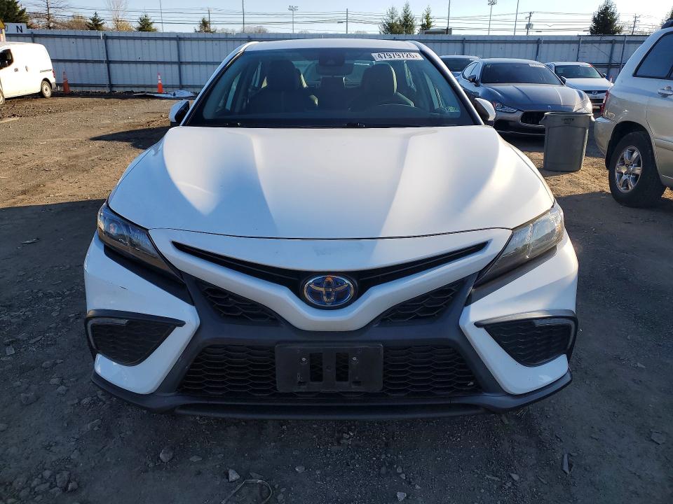 2022 Toyota Camry Hybrid მანქანა იყიდება აუქციონზე, vin: 4T1G31AK0NU579966, აუქციონის ნომერი: 47979726