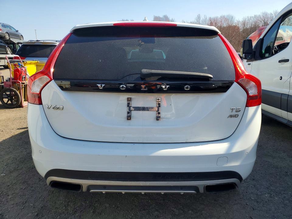 2015 Volvo V60 Cross Country მანქანა იყიდება აუქციონზე, vin: YV4612HK1F1000646, აუქციონის ნომერი: 49446676