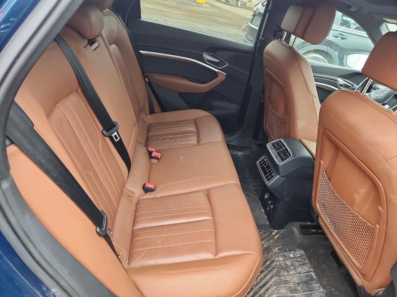 48667986 :رقم المزاد ، WA1AAAGE6KB011756 vin ، 2019 Audi E-tron مزاد بيع