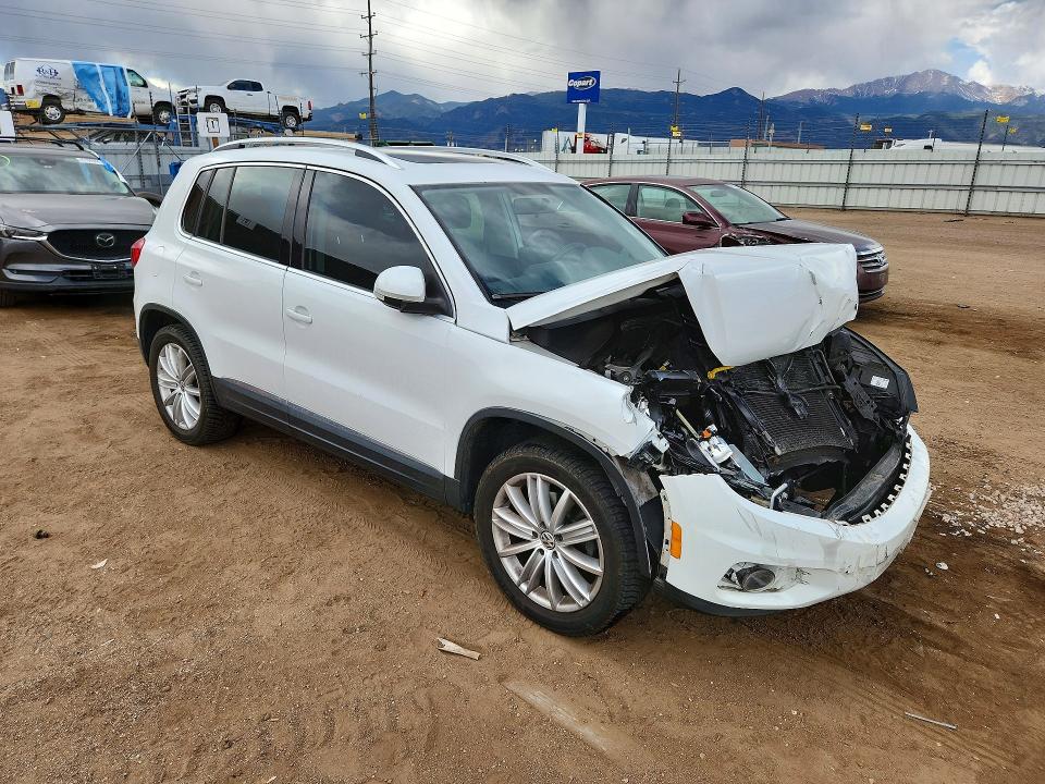 2015 Volkswagen Tiguan მანქანა იყიდება აუქციონზე, vin: WVGAV7AX7FW505092, აუქციონის ნომერი: 49601786