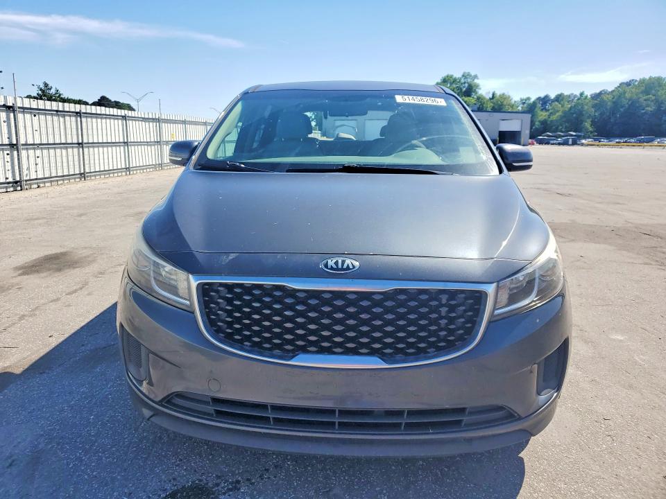 51458296 :رقم المزاد ، KNDMB5C19H6306362 vin ، 2017 Kia Sedona مزاد بيع