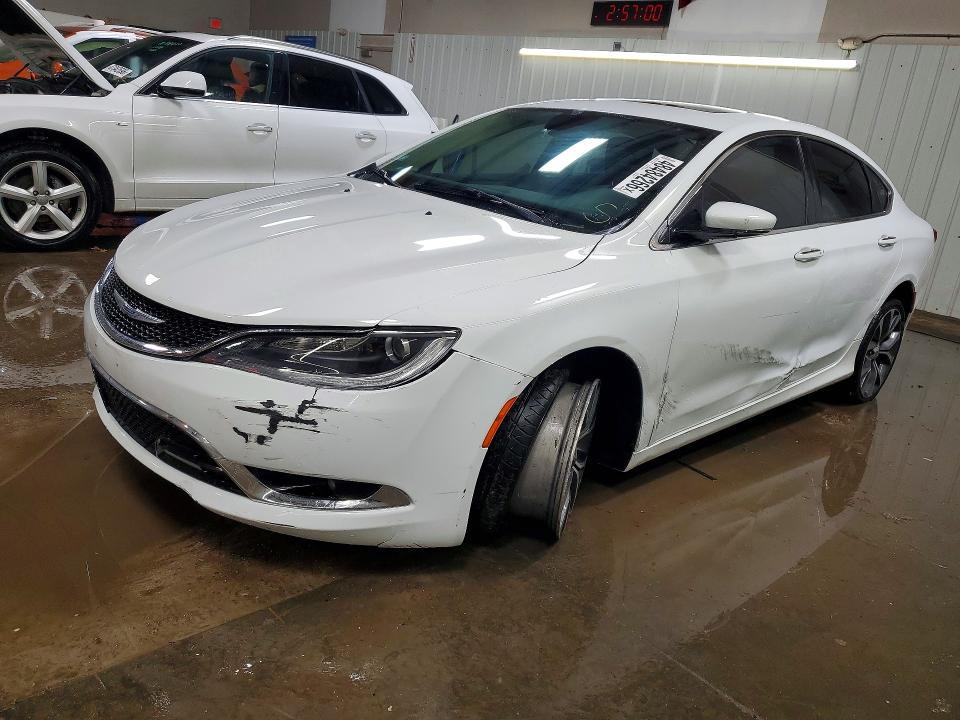 48484266 :رقم المزاد ، 1C3CCCEG2FN540087 vin ، 2015 Chrysler 200 مزاد بيع