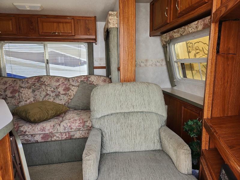 49478146 :رقم المزاد ، 1EC1F272312300654 vin ، 2001 Fleetwood Prowler Travel Trail مزاد بيع