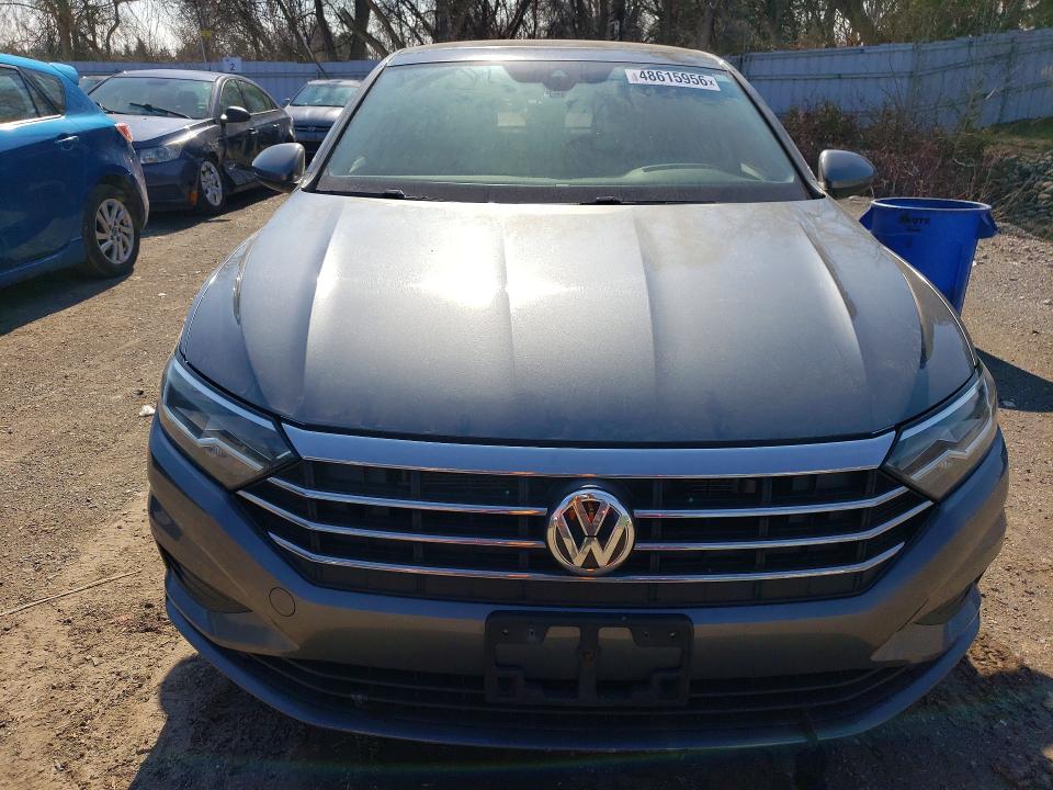 48615956 :رقم المزاد ، 3VWE57BU0MM077581 vin ، 2021 Volkswagen Jetta مزاد بيع