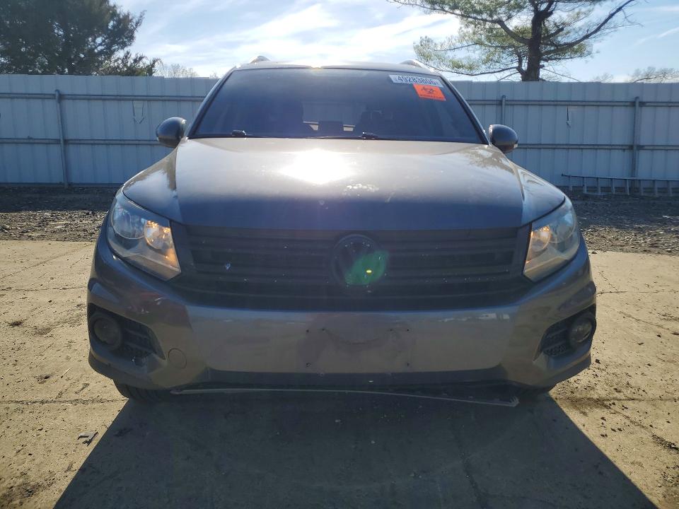 49283806 :رقم المزاد ، WVGBV7AX4FW555081 vin ، 2015 Volkswagen Tiguan مزاد بيع