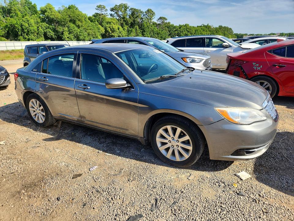 50398426 :رقم المزاد ، 1C3CCBBB1DN600019 vin ، 2013 Chrysler 200 مزاد بيع
