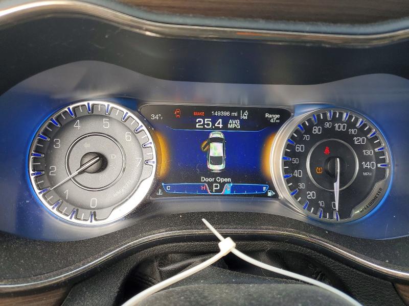 48732216 :رقم المزاد ، 1C3CCCCB8FN570492 vin ، 2015 Chrysler 200 مزاد بيع