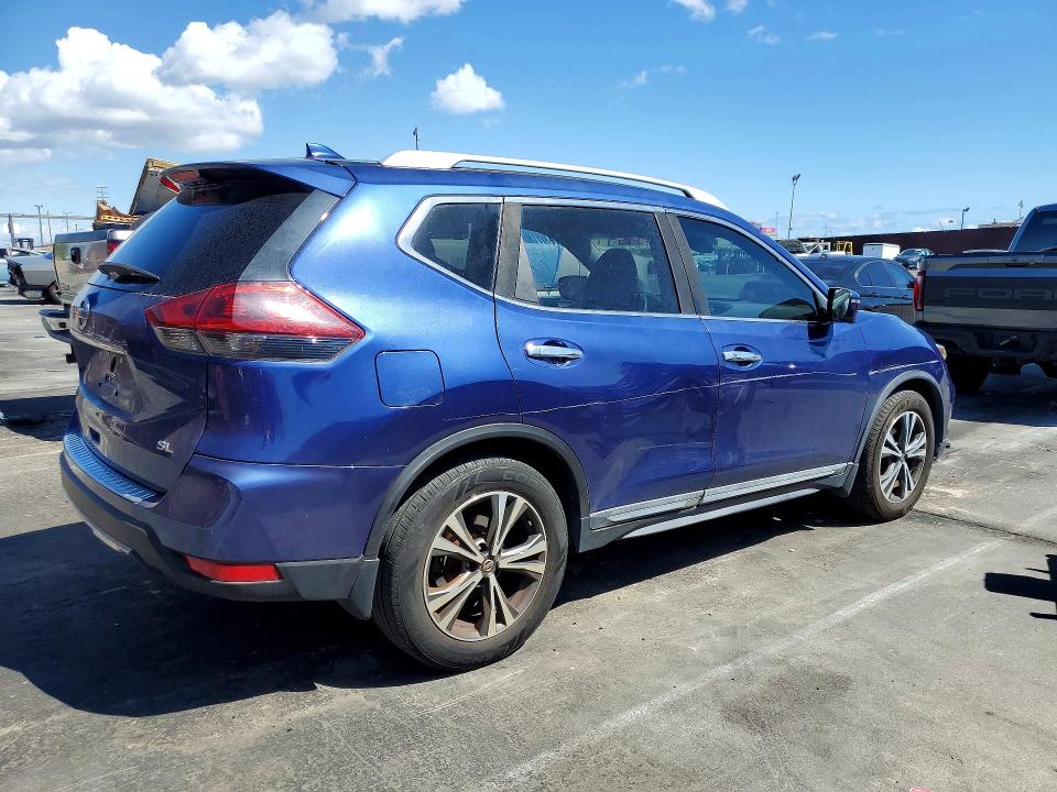 46954956 :رقم المزاد ، 5N1AT2MT9JC837840 vin ، 2018 Nissan Rogue مزاد بيع