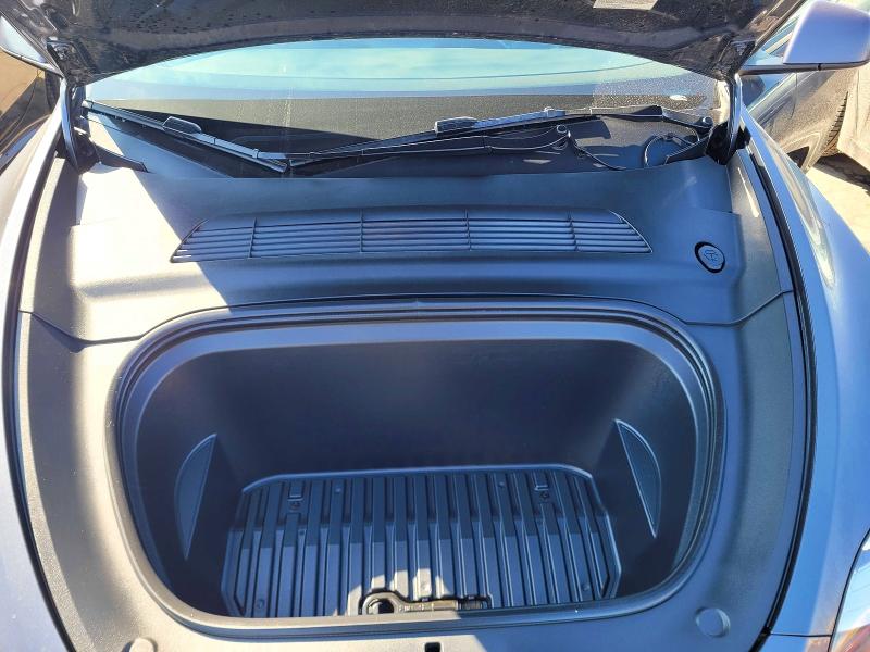 49428826 :رقم المزاد ، 7SAYGDEE8NF571970 vin ، 2022 Tesla Model Y مزاد بيع
