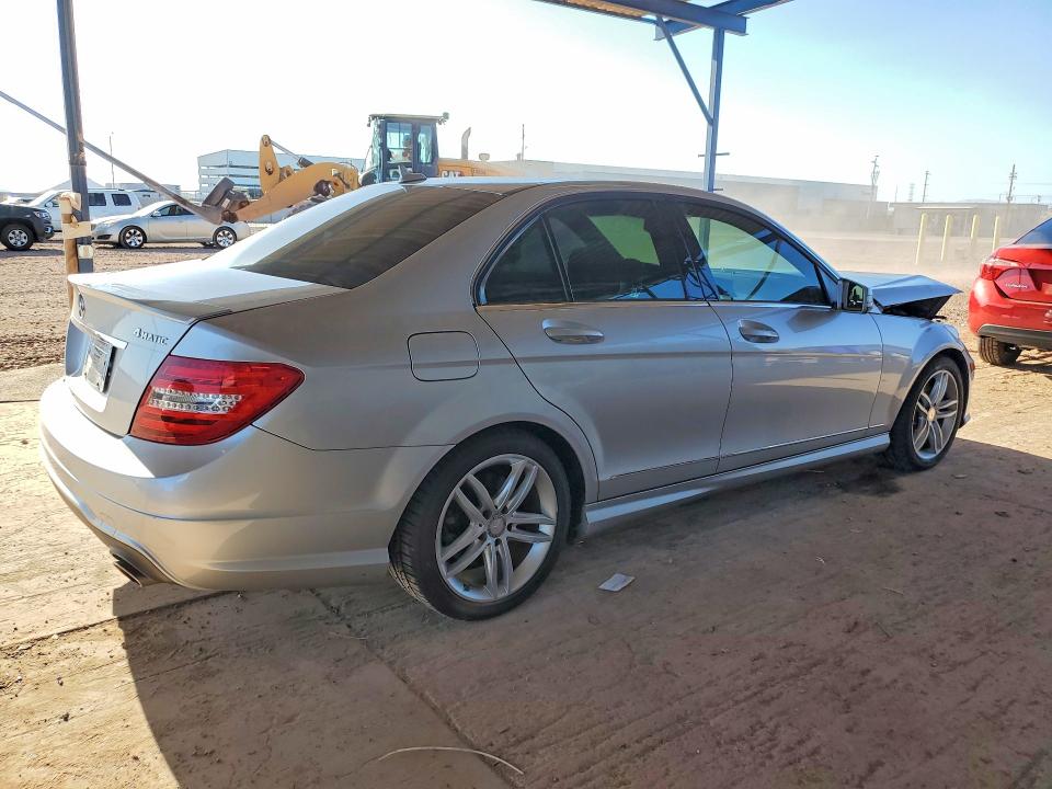 Продаж на аукціоні авто 2013 Mercedes-benz C, vin: WDDGF8AB7DG121025, номер лоту: 49955466