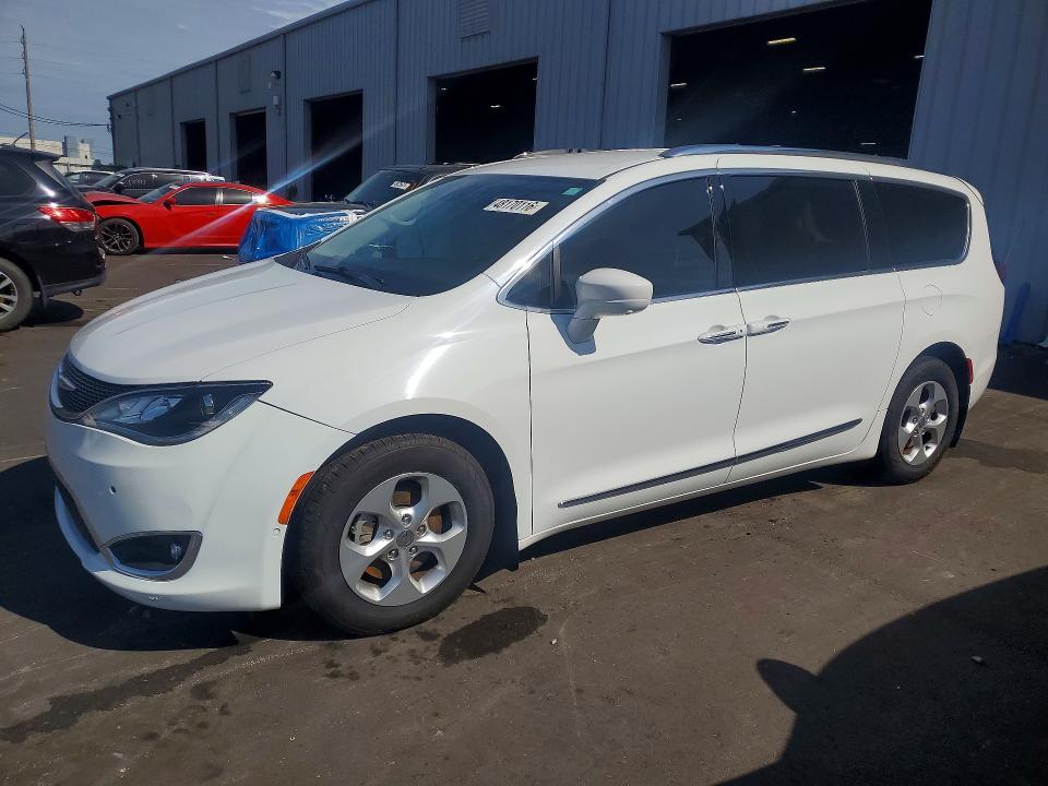 Auction sale of the 2017 Chrysler Pacifica, vin: 2C4RC1EG9HR577878, lot number: 48170116