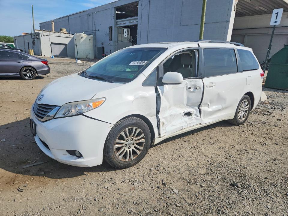 Продажа на аукционе авто 2014 Toyota Sienna, vin: 5TDYK3DC9ES490056, номер лота: 50220056