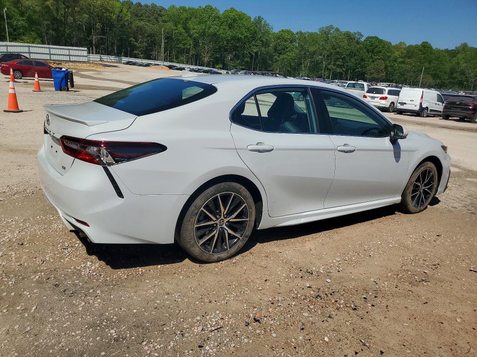 50130376 :رقم المزاد ، 4T1S11AK3NU045327 vin ، 2022 Toyota Camry مزاد بيع