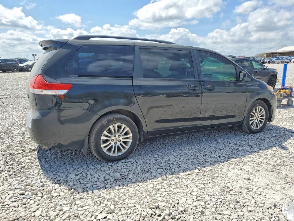 47423366 :رقم المزاد ، 5TDYK3DC7CS232289 vin ، 2012 Toyota Sienna مزاد بيع