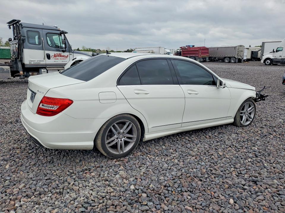 2012 Mercedes-benz C მანქანა იყიდება აუქციონზე, vin: WDDGF8BB4CR238160, აუქციონის ნომერი: 51433626