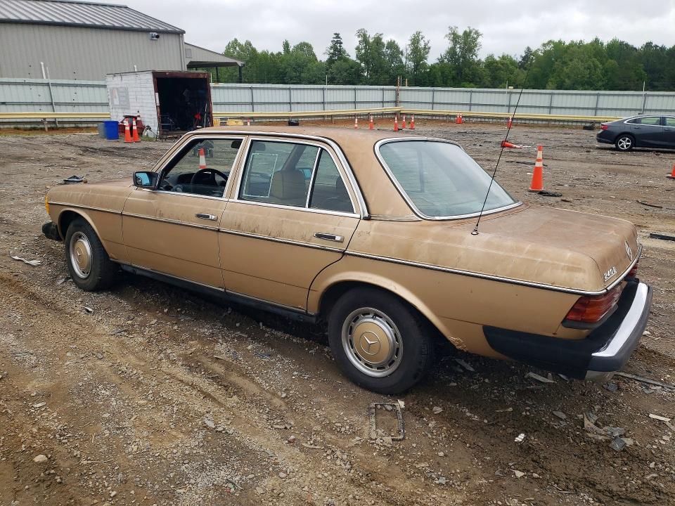 51351846 :رقم المزاد ، WDBAB23A4CB327183 vin ، 1982 Mercedes-benz 240 مزاد بيع