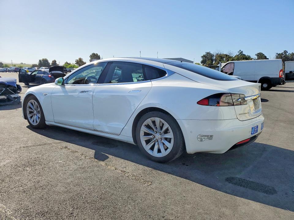 51185246 :رقم المزاد ، 5YJSA1E25GF143057 vin ، 2016 Tesla Model S مزاد بيع