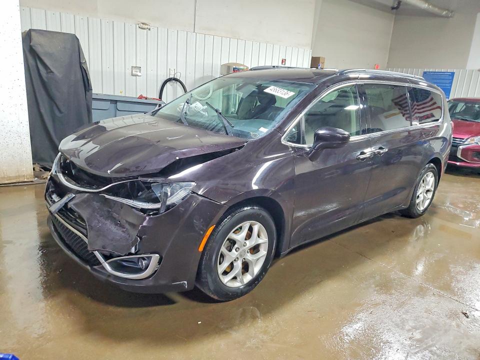 48683136 :رقم المزاد ، 2C4RC1FG8JR104381 vin ، 2018 Chrysler Pacifica مزاد بيع