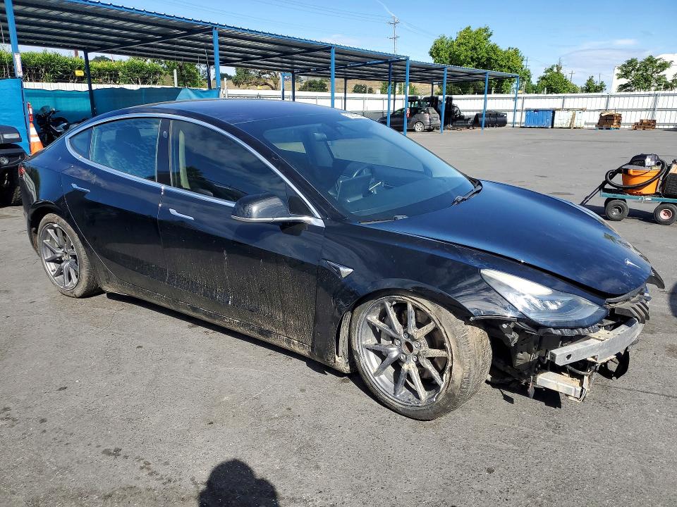 50509646 :رقم المزاد ، 5YJ3E1EAXJF018739 vin ، 2018 Tesla Model 3 مزاد بيع