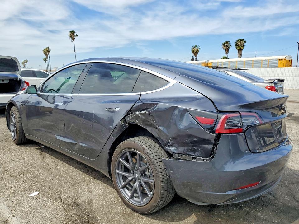 48292086 :رقم المزاد ، 5YJ3E1EA8JF051531 vin ، 2018 Tesla Model 3 مزاد بيع