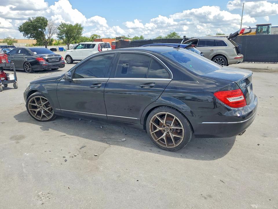 51112696 :رقم المزاد ، WDDGF4HB3DR272947 vin ، 2013 Mercedes-benz C مزاد بيع