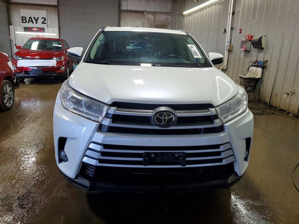 2019 Toyota Highlander მანქანა იყიდება აუქციონზე, vin: 5TDJZRFH4KS932066, აუქციონის ნომერი: 49087716
