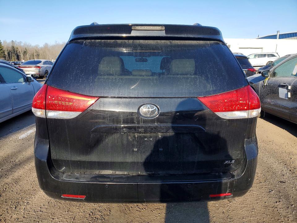 48188066 :رقم المزاد ، 5TDYK3DC7BS173713 vin ، 2011 Toyota Sienna-v6 مزاد بيع