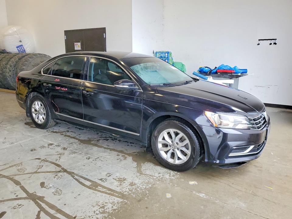51559036 :رقم المزاد ، 1VWAT7A30HC004148 vin ، 2017 Volkswagen Passat مزاد بيع