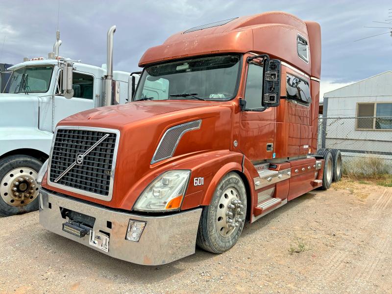 50448876 :رقم المزاد ، 4V4NC9KK87N466664 vin ، 2007 Volvo Vn مزاد بيع